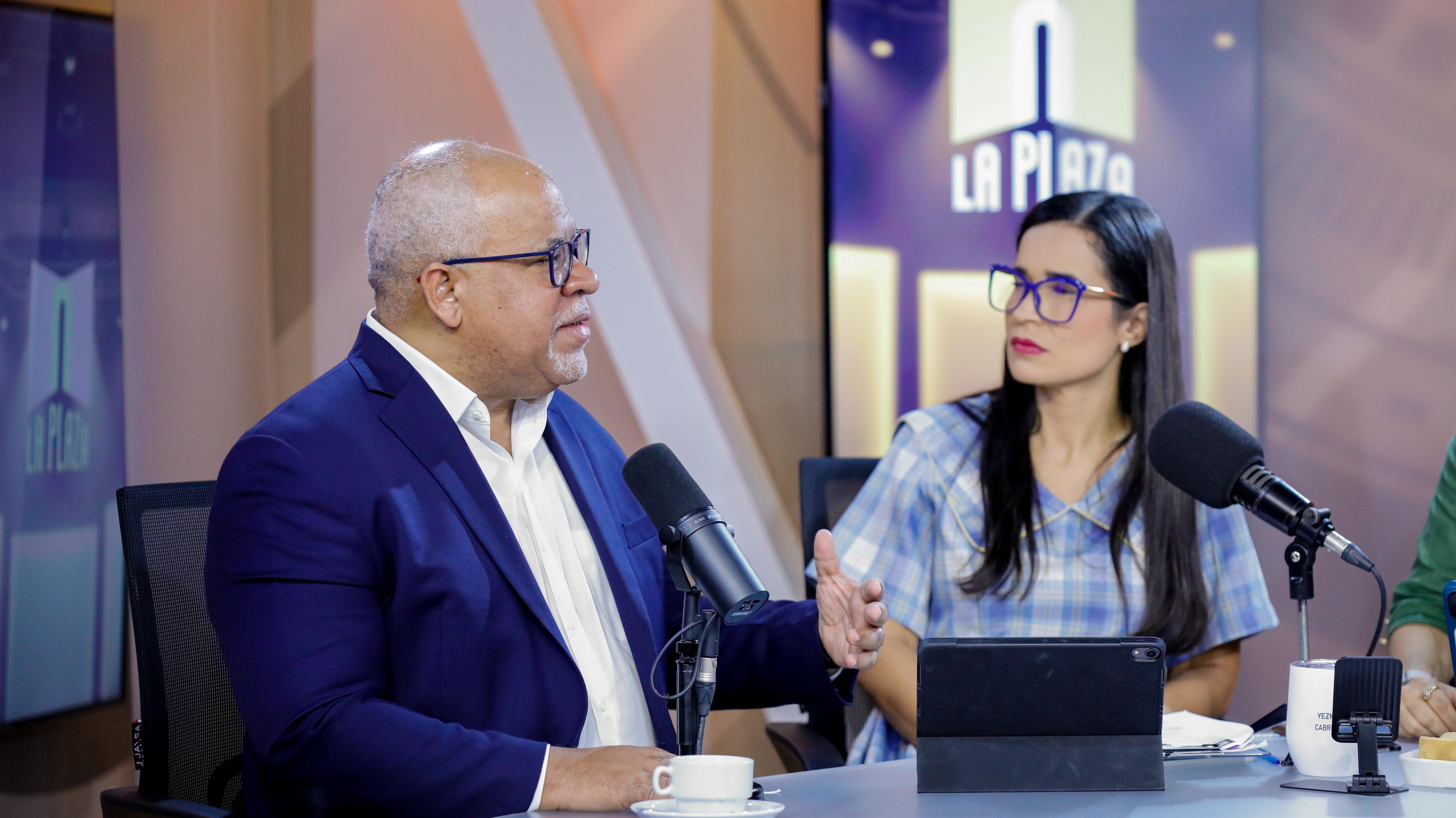 Entrevista En La Plaza Radio Show